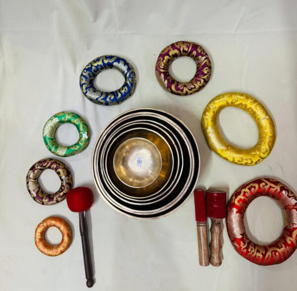 Handmade Plain & Full Moon Chakra Singing Bowl Sets - Image 5